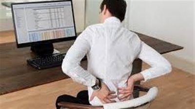 أضرار الجلوس لفترات طويلة: طريقة بسيطة تقلل من مخاطره الصحية