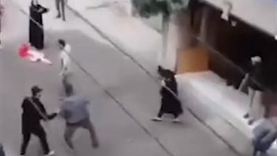 تفاصيل مشاجرة عنيفة بالأسلحة البيضاء والزجاجات الحارقة في المرج