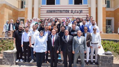 تعرف على تفاصيل لقاء رئيس جامعة بني سويف الأهلية بأعضاء الجهاز الإداري الجديد