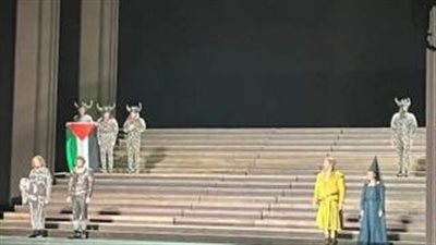 اندلاع مشاجرة.. رفع العلم الفلسطيني داخل دار الأوبرا الملكية ببريطانيا