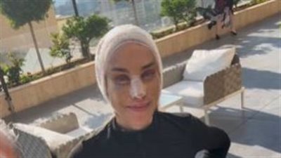 طبيب تجميل شهير يشارك أحدث عملية لجسم فتاة بالكامل استغرقت ٥ أيام