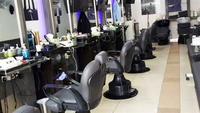 ما حكم عمل الرجل في 