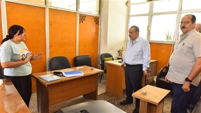 محافظ أسيوط يتفقد بعض الإدارات بالديوان لمتابعة سير العمل والارتقاء بالخدمات