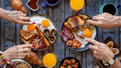 دراسة: ترتيب تناول الأطعمة أثناء الوجبات تؤثر على صحتك