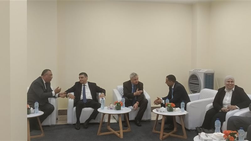 عدسة نيوزرووم