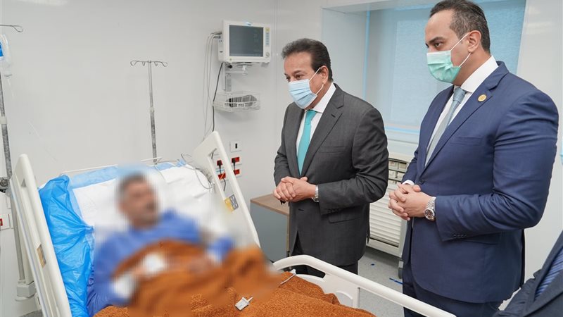 وزير الصحة الدكتور