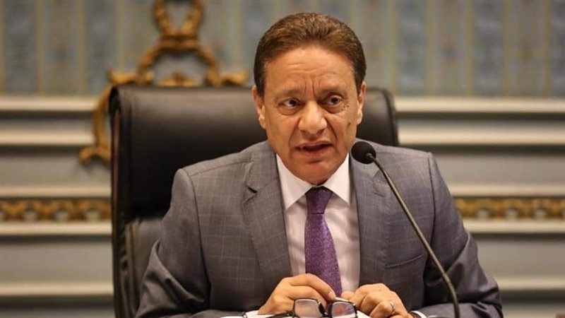 الكاتب الصحفي كرم