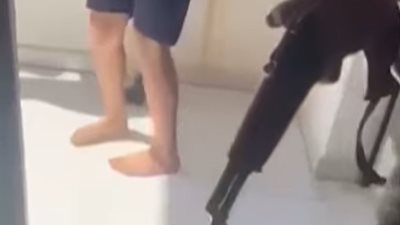 فيديو مروع من السويداء.. شبان دروز يُجبرون على القفز من الطابق الرابع