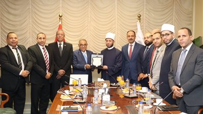 وزير الأوقاف يبحث مع رئيس 