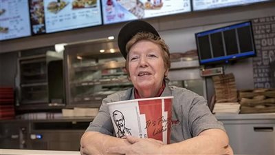 وفاة بولين ريتشاردز أكبر موظفة سنا في مطاعم كنتاكي