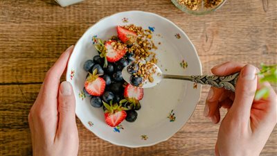 دراسة علمية: أطعمة غير متوقعة تقلل خطر سرطان القولون بنسبة 28%