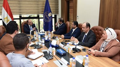 لتوطين الصناعة..رئيس هيئة الدواء يعقد اجتماعاً مع وفد شركة سبيماكو الدوائية