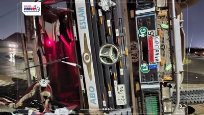 انقلاب تريلا يتسبب في تباطؤ الحركة المرورية بمحور الجامعة الأمريكية