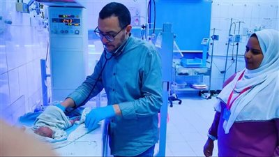 ولادة نادرة لطفل مصاب بالجلاد الوليدي بمستشفى سنورس المركزي 