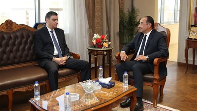 وزير قطاع الأعمال و«هيئة الشراء الموحد» تستهدف التوسع في قطاع الأدوية