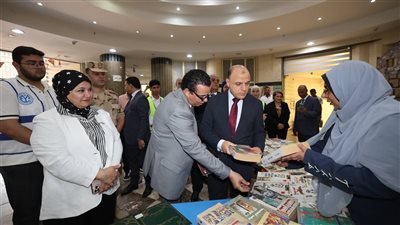 محافظ كفرالشيخ يتفقد معرض الكتاب خلال مشاركته فى احتفالات 23 يوليو