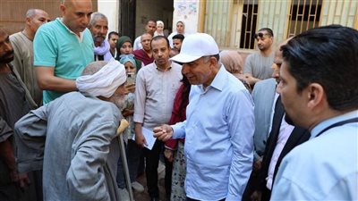 لفتة إنسانية.. محافظ المنيا يوجه بتوفير كرسي متحرك لمريض بمستشفى أبو قرقاص