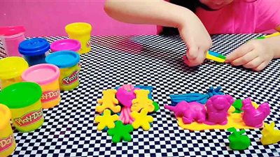 أخصائية: ألعاب تستطيعين ممارستها مع الطفل لتحديد مشاعر الغضب والحزن | فيديو