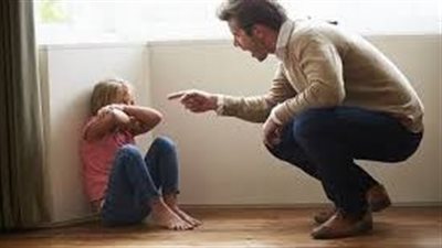 سوء المعاملة في الطفولة المبكرة تترك آثارًا نفسية خطيرة 