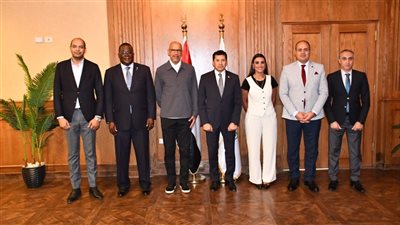 وزير الرياضة يبحث تعزيز سبل التعاون مع الاتحاد الدولي للاسكواش