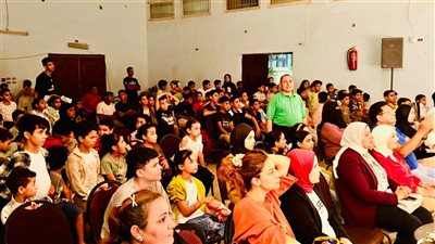 وسط إقبال كبير.. ثقافة الفيوم تقدم العرض المسرحي ( ليه لأ ) بطامية