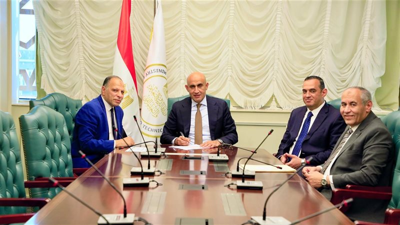 وزير التعليم يعتمد