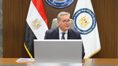  وزير البترول والثروة المعدنية يلتقي مجموعة من كُتاب الرأي وخبراء الطاقة 