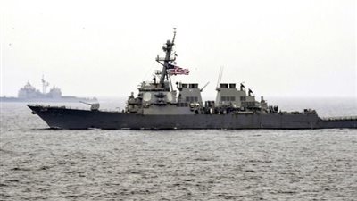 القوات الإيرانية تواجه مدمرة أمريكية في خليج عمان وتجبرها على الانسحاب