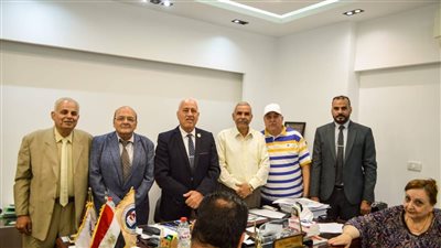 حزب المصريين الأحرار يناقش مستجدات حملة دعم مرشحه في الشيوخ بالإسكندرية