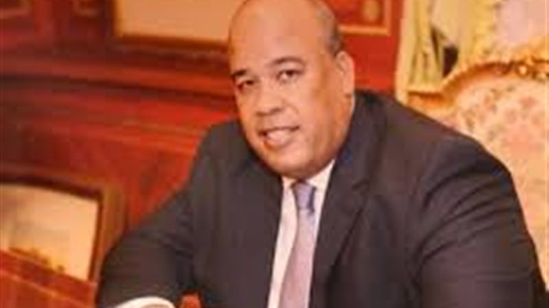 ايمن العشري