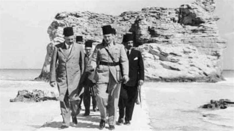 الملك فاروق في رأس