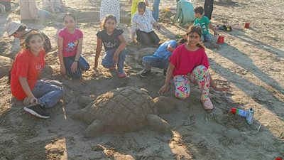 مكتبة مصر العامة تنظم مهرجاناً للرسم على الرمال بشاطئ رأس البر