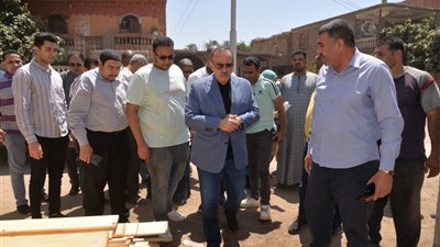 محافظ أسيوط يتفقد أعمال تطوير وإعادة تأهيل 200 منزل بقرية نزلة عطية بالبداري 