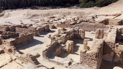 ضمنها جدارية «المسيح يشفي المرضى» الكشف عن بقايا مدينة أثرية بالواحات الخارجة 