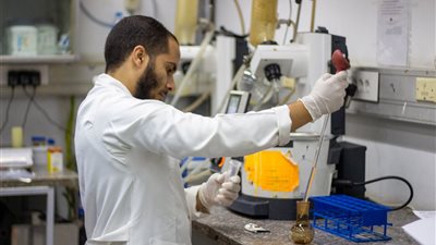 «متبقيات المبيدات» يستقبل العينات ويصدر النتائج لأكثر من 800 عينة 