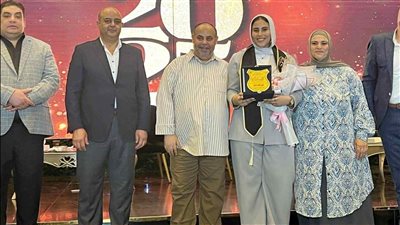 تكريم المتفوقين .. محمد مصطفى يشارك في حفل تخرج طلاب كلية التجارة بالزقازيق