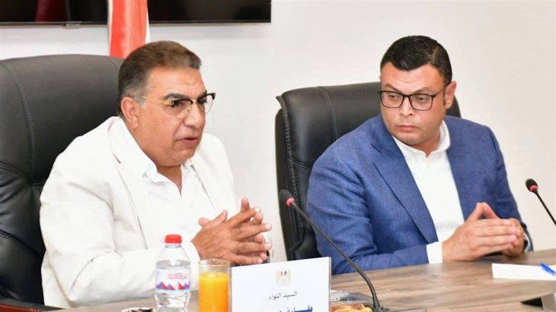 وزير الإسكان ومحافظ