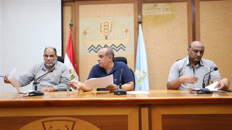 أثناء اجتماع المحافظة