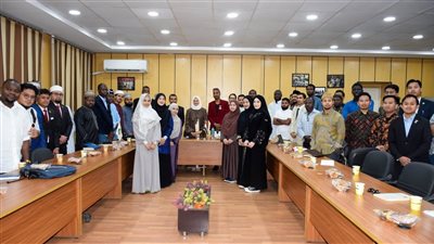  مستشارة شيخ الأزهر تلتقي رؤساء الاتحادات الطلابية للوافدين