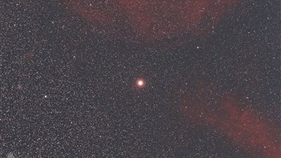 اكتشاف جسم غامض في الفضاء يدور بإيقاع غريب مع كوكب نبتون