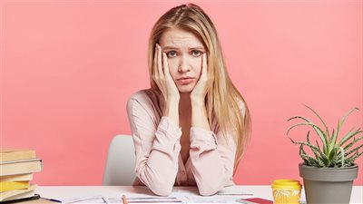 الملل ليس دائمًا سلبيًا.. إليك فوائده النفسية المدهشة  