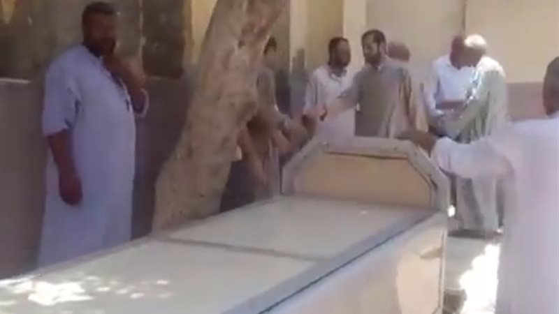 الكل في وداعه.. أهالي