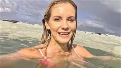 مكنتش تعرف.. بلوجر تسبح في مياه الصرف الصحي وصدمة بعد اكتشاف الحقيقة