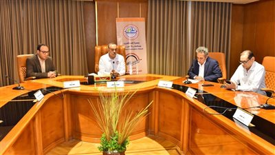 محافظ أسيوط يشهد تكريم 50 من الطلاب المتفوقين في التعليم الفني المزدوج  