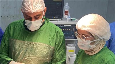 تدخل جراحي دقيق يُنقذ فتىً مصابًا بكسر حاد في الفك السفلي بمستشفى قويسنا 