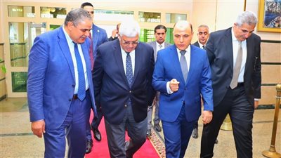 خلال زيارته.. وزير التعليم العالي يُشيد بأعمال التطوير بجامعة كفرالشيخ 
