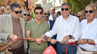 وزير الشباب ومحافظ الجيزة يفتتحان 5 ملاعب رياضية جديدة لدعم الشباب