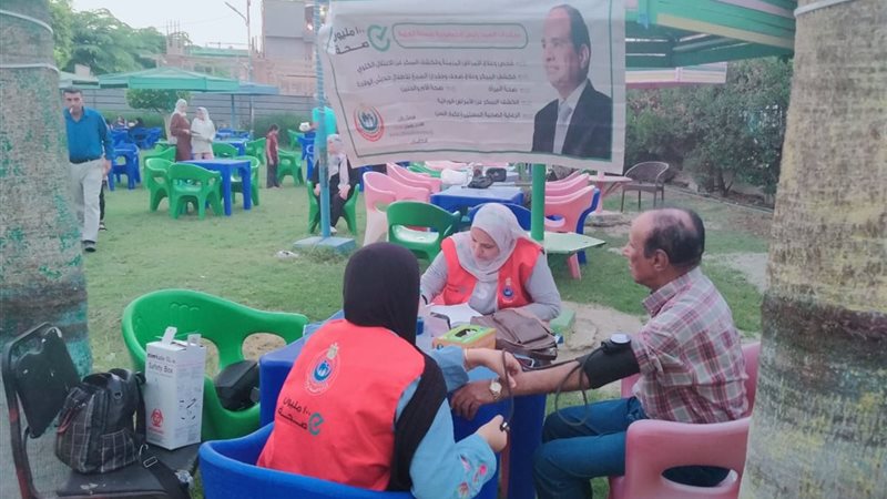 جانب من حملة 100