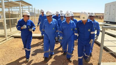 تفاصيل زيارة رئيس هيئة البترول لحقول العلمين بشركة الحمرا