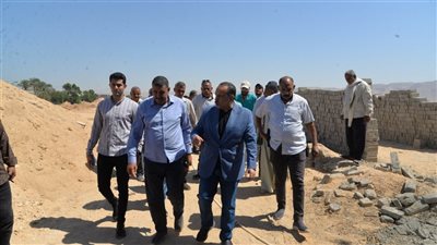 محافظ أسيوط يتفقد أعمال إنشاء أول مصنع متكامل لمنتجات الرمان بالبداري